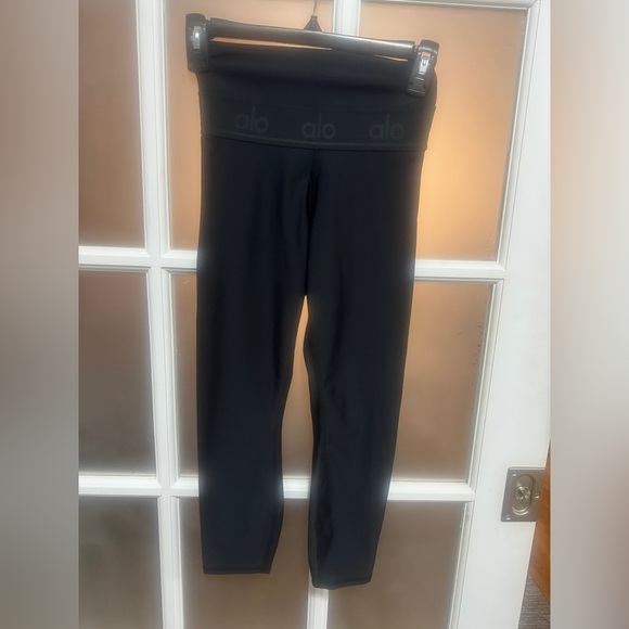 ALO Yoga Pants - Alo Yoga Airlift Logo high waisted leggings